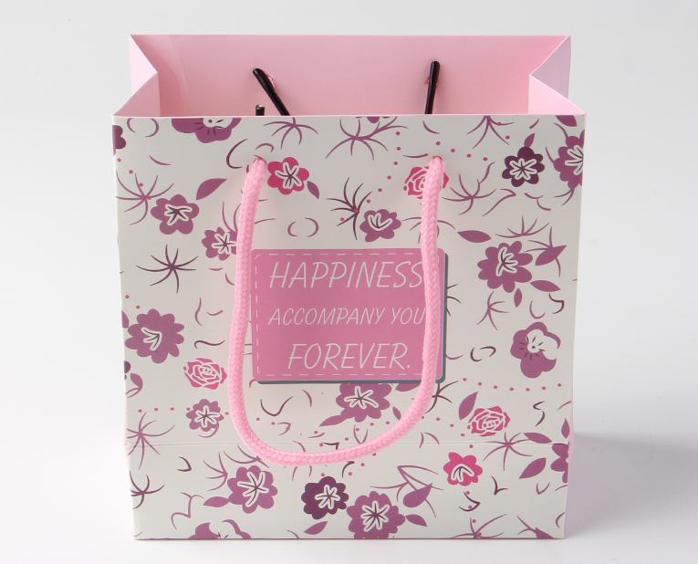 衣服紙袋訂做的紙袋廠家就找廣州駿業(yè)包裝 衣服紙袋訂做的紙袋廠家就找廣州駿業(yè)包裝