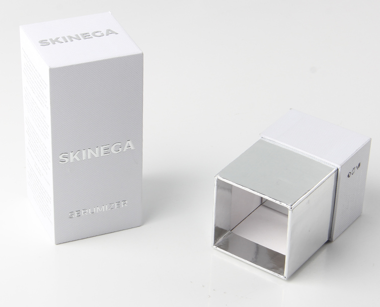 香水精裝盒廠家?guī)惚鎰e真假白紙板！