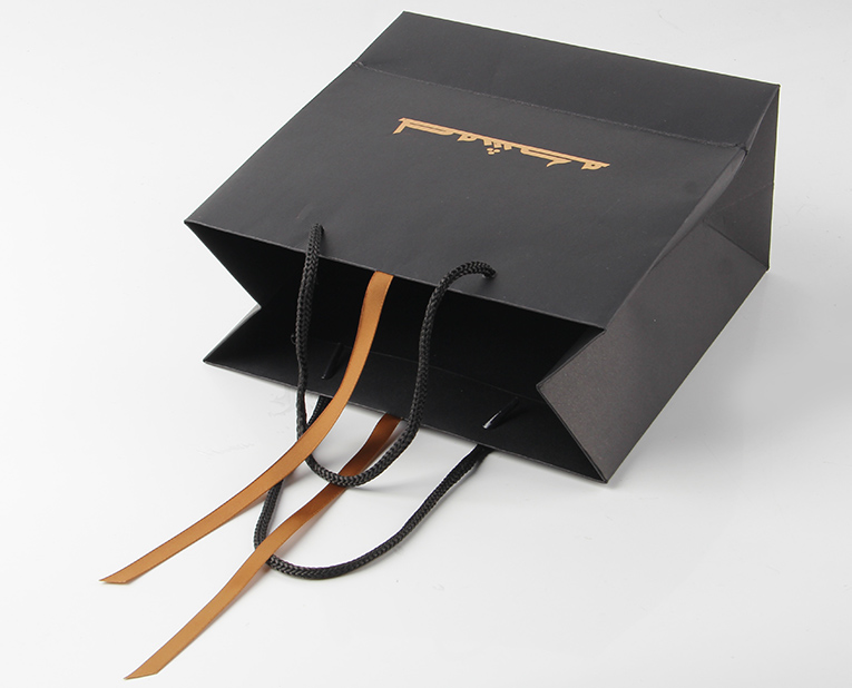 當(dāng)印品出現(xiàn)了劃痕皮具紙袋工廠(chǎng)是怎么一一排查出原因的？