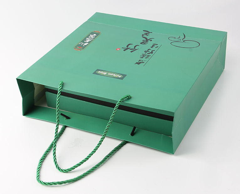 專(zhuān)業(yè)的手表紙袋訂做老師傅就連紙張PH值也會(huì)精準(zhǔn)計(jì)算 專(zhuān)業(yè)的手表紙袋訂做老師傅就連紙張PH值也會(huì)精準(zhǔn)計(jì)算