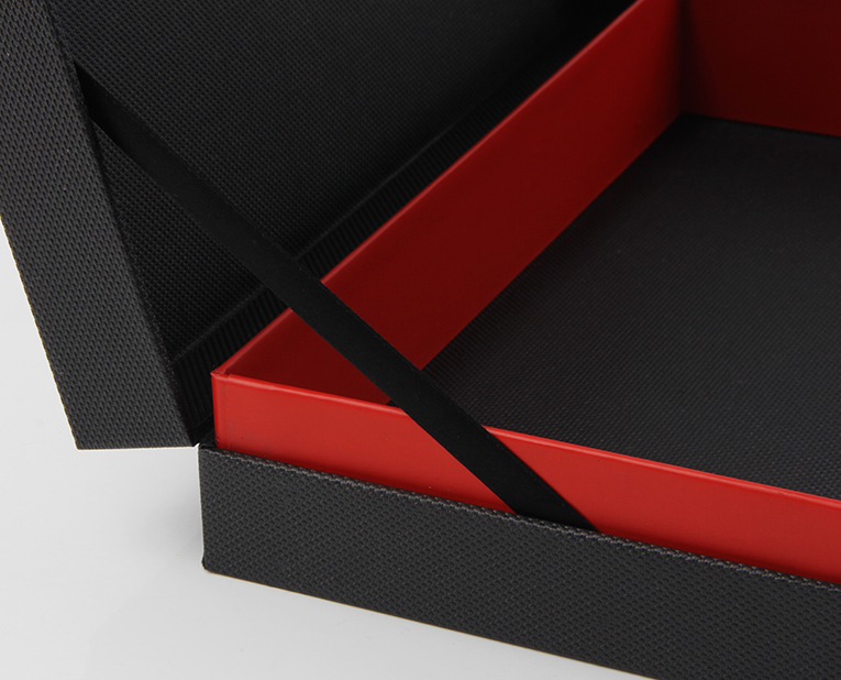 t恤的包裝盒用專色訂做不怕跑偏是因?yàn)檫x對紙 t恤的包裝盒用專色訂做不怕跑偏是因?yàn)檫x對紙