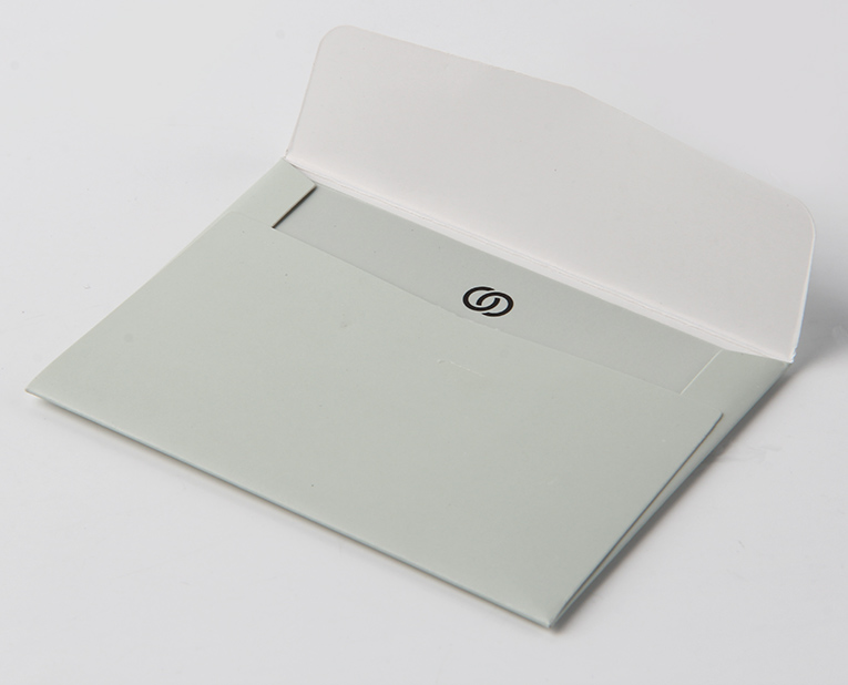 褲子的吊牌定做如果選擇合版印刷，記得考慮1個(gè)因素