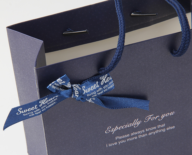 衣服禮品袋如果定做的時候想油墨干燥加快就需要這樣 衣服禮品袋如果定做的時候想油墨干燥加快就需要這樣