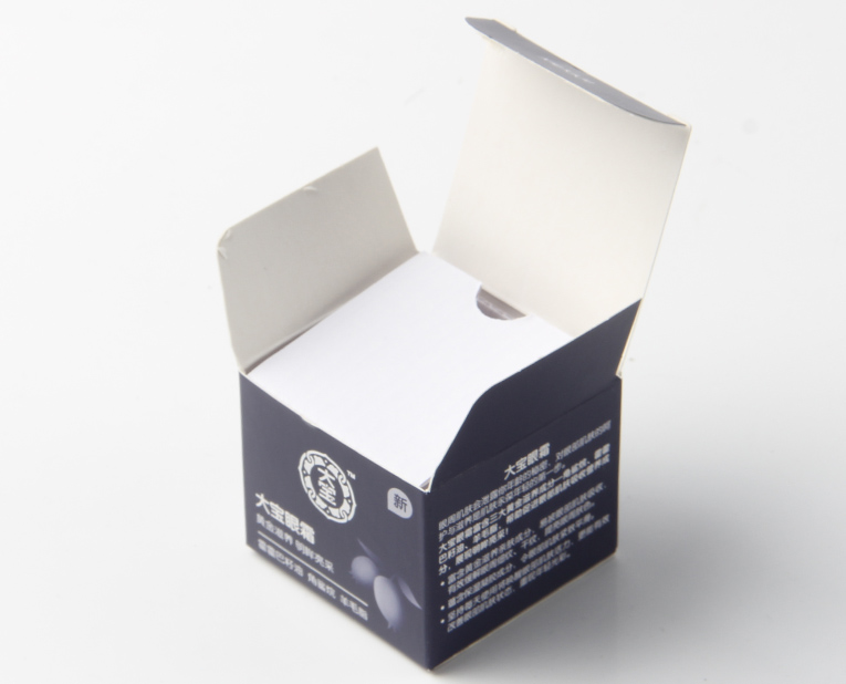 化妝品盒廠家的老師傅，為了讓工人早點(diǎn)放假，放出大招解決飛墨