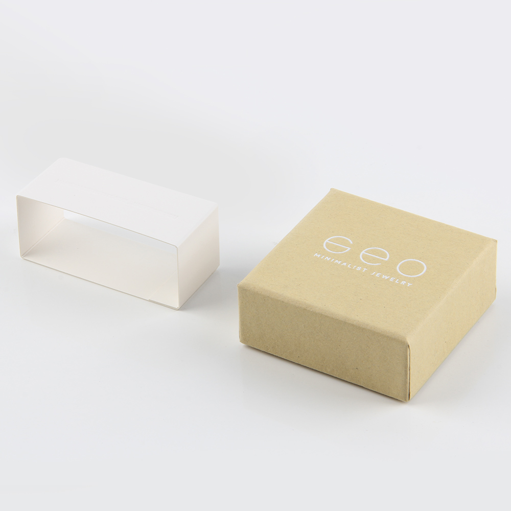 以免保健品精裝盒工廠受到輻射損失，增加款式或成為一出路