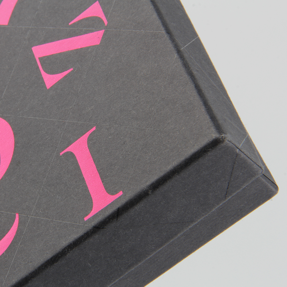 如果內(nèi)衣精裝盒廠是細(xì)心分析你的特種紙，是不會(huì)出現(xiàn)粘壞的