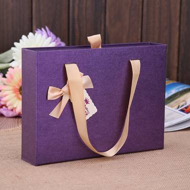 2018不知道手拎紙袋定做什么顏色，不防考慮霸氣十足的紫色！