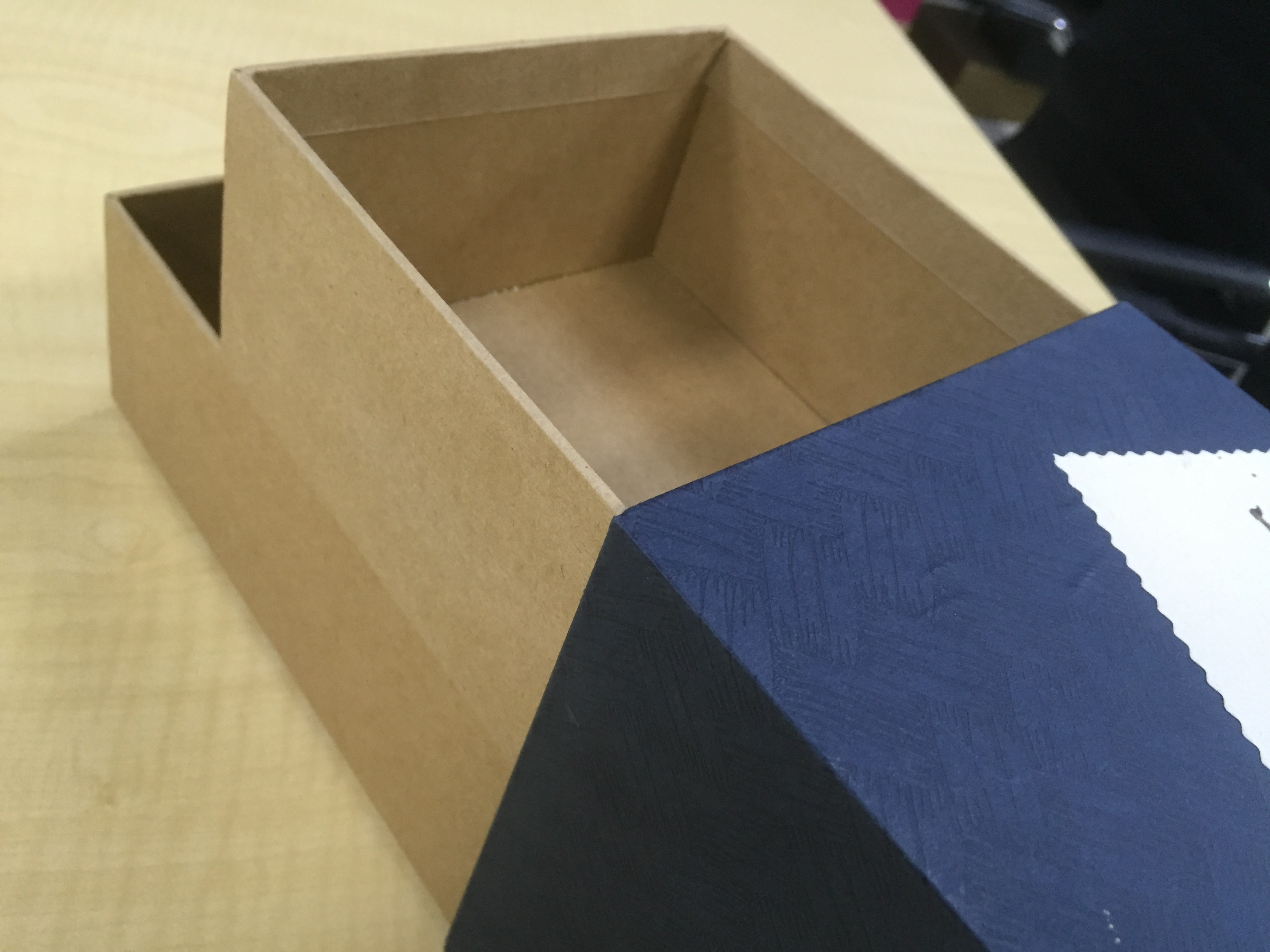 有保健品商家對禮品盒工廠的天地蓋不服，只好祭出雙開抽屜盒