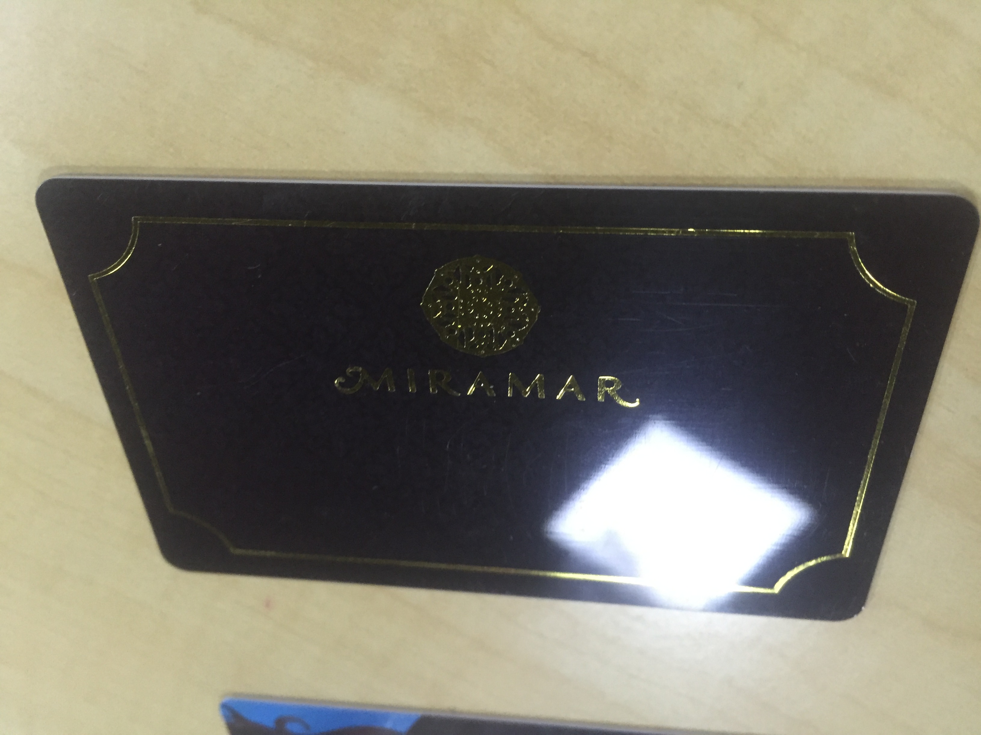 因?yàn)閮?nèi)衣吊牌標(biāo)簽用pvc還是傳統(tǒng)紙牌訂做問(wèn)題，成了尬聊