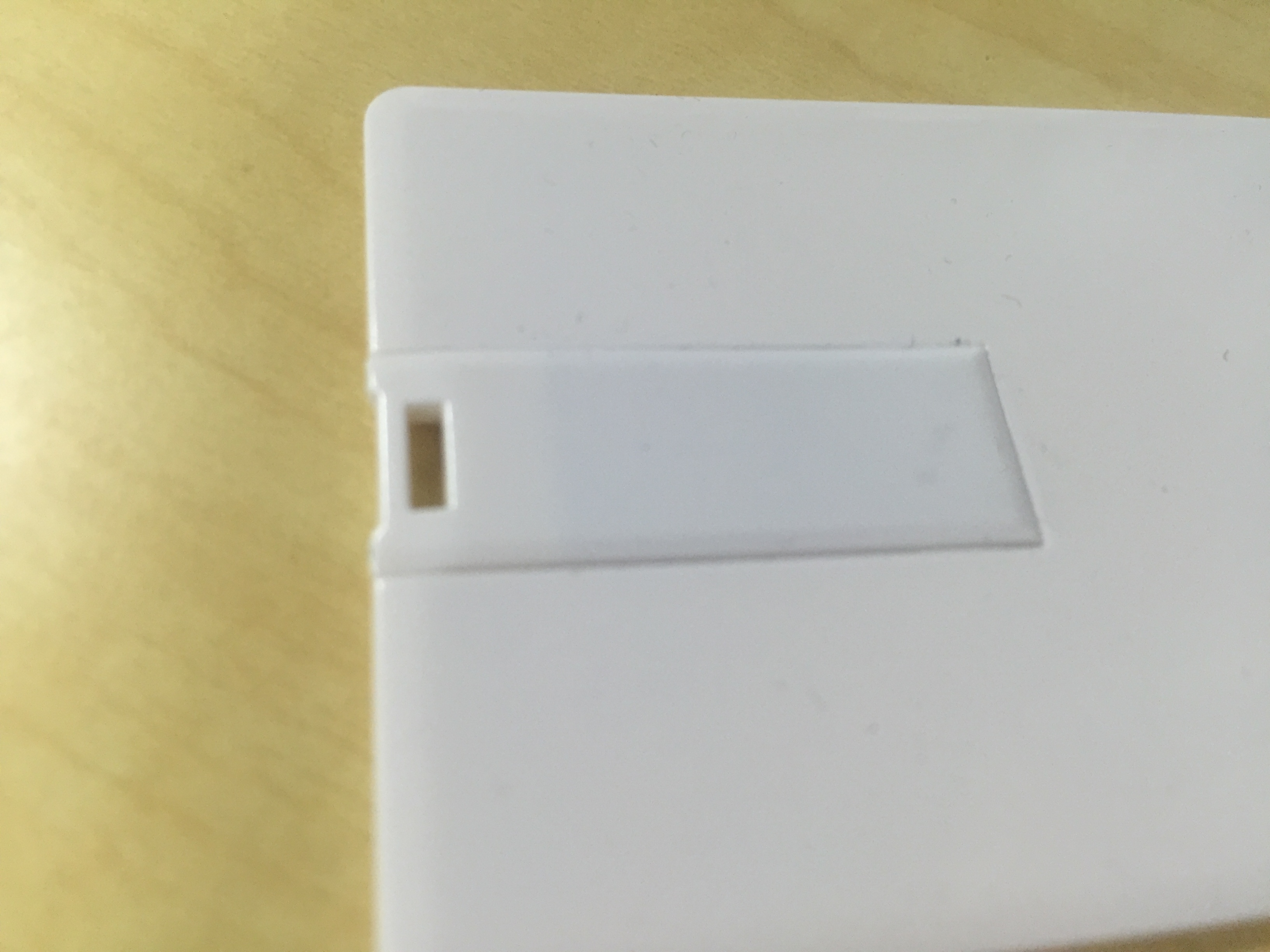 因?yàn)閮?nèi)衣吊牌標(biāo)簽用pvc還是傳統(tǒng)紙牌訂做問(wèn)題，成了尬聊