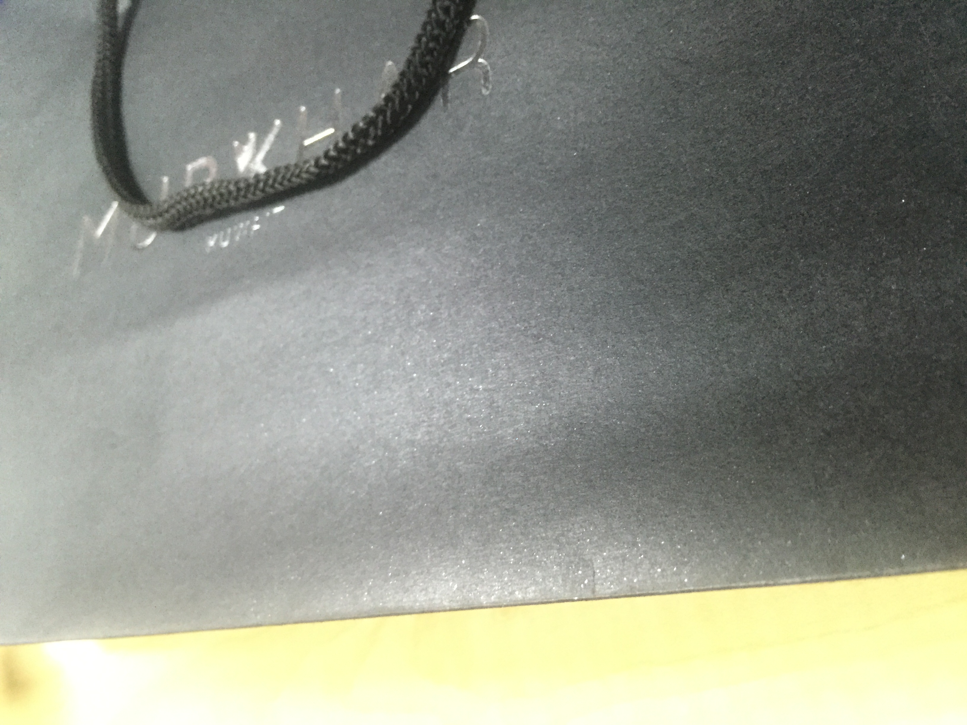 3個簡單細(xì)節(jié)的襯衫紙袋設(shè)計，能讓消費(fèi)者有不一樣的體驗