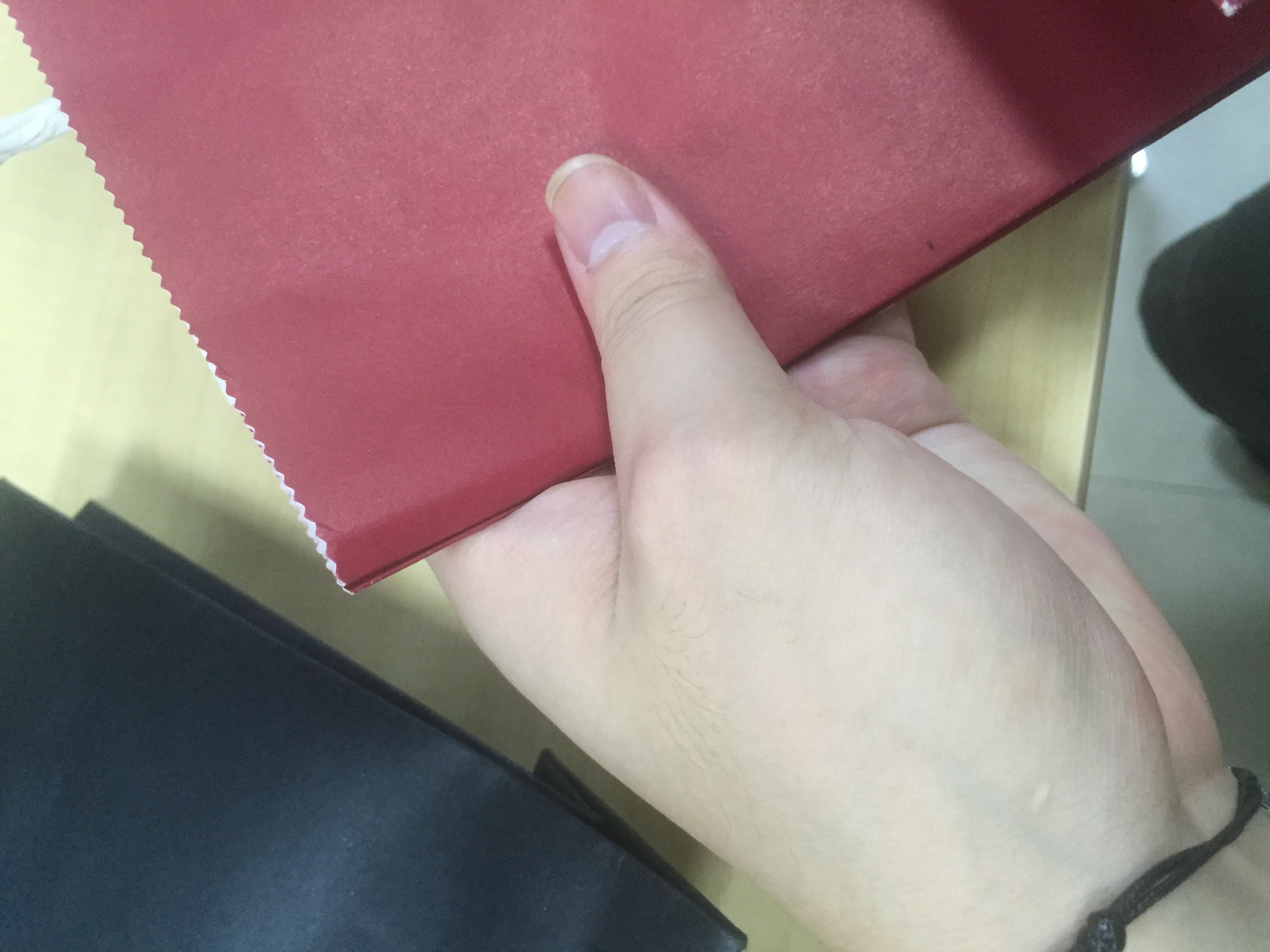 3個簡單細(xì)節(jié)的襯衫紙袋設(shè)計，能讓消費(fèi)者有不一樣的體驗