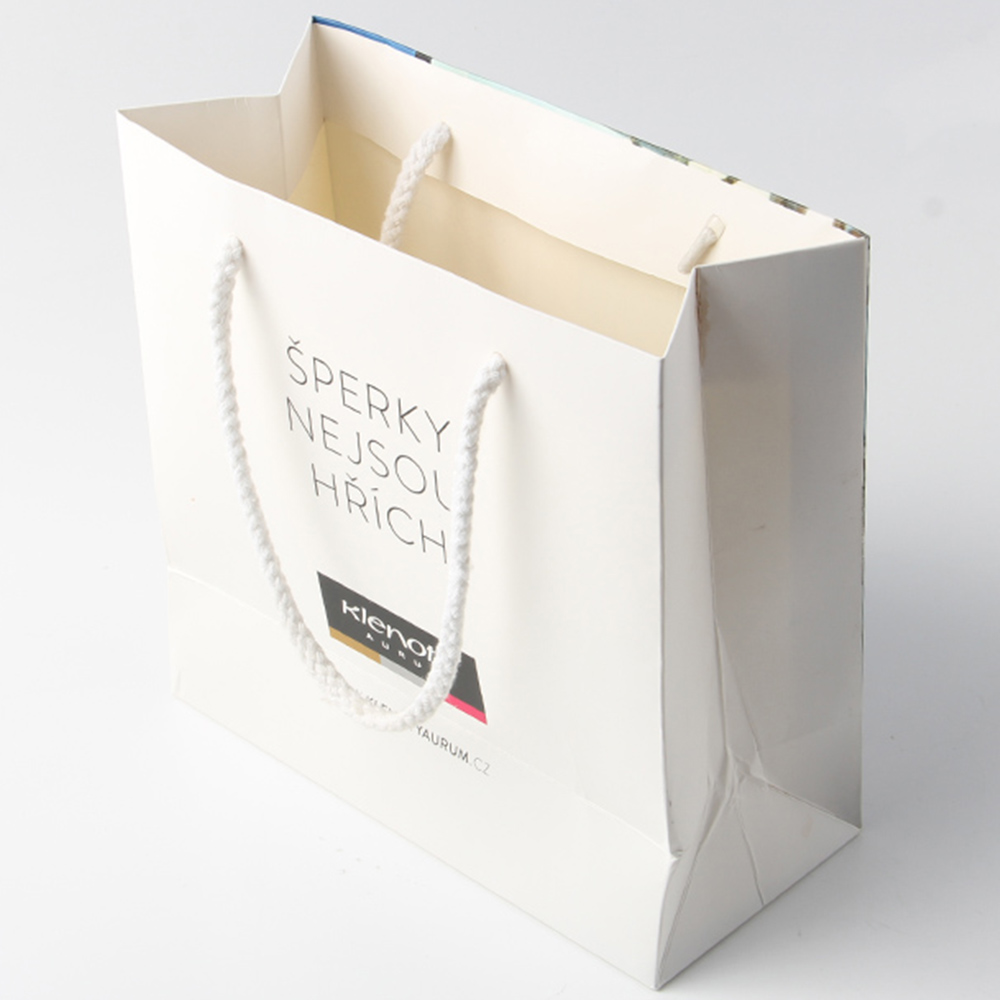 為什么用大貨標準決定服裝禮品袋定做的參數(shù)而不是數(shù)碼打樣 為什么用大貨標準決定服裝禮品袋定做的參數(shù)而不是數(shù)碼打樣