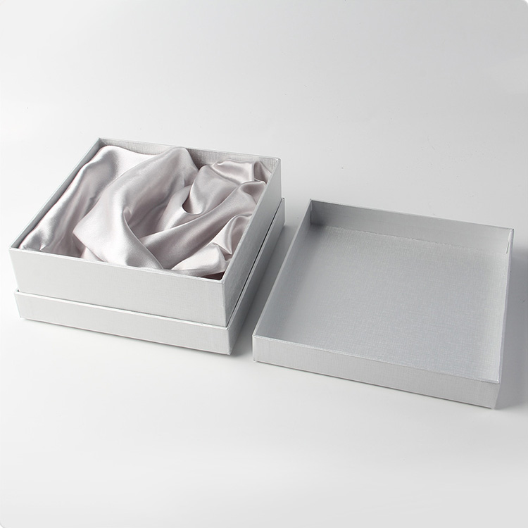 在化妝品精品盒定做內(nèi)托上耍小心機(jī)可能得到不一樣的效果哦 在化妝品精品盒定做內(nèi)托上耍小心機(jī)可能得到不一樣的效果哦