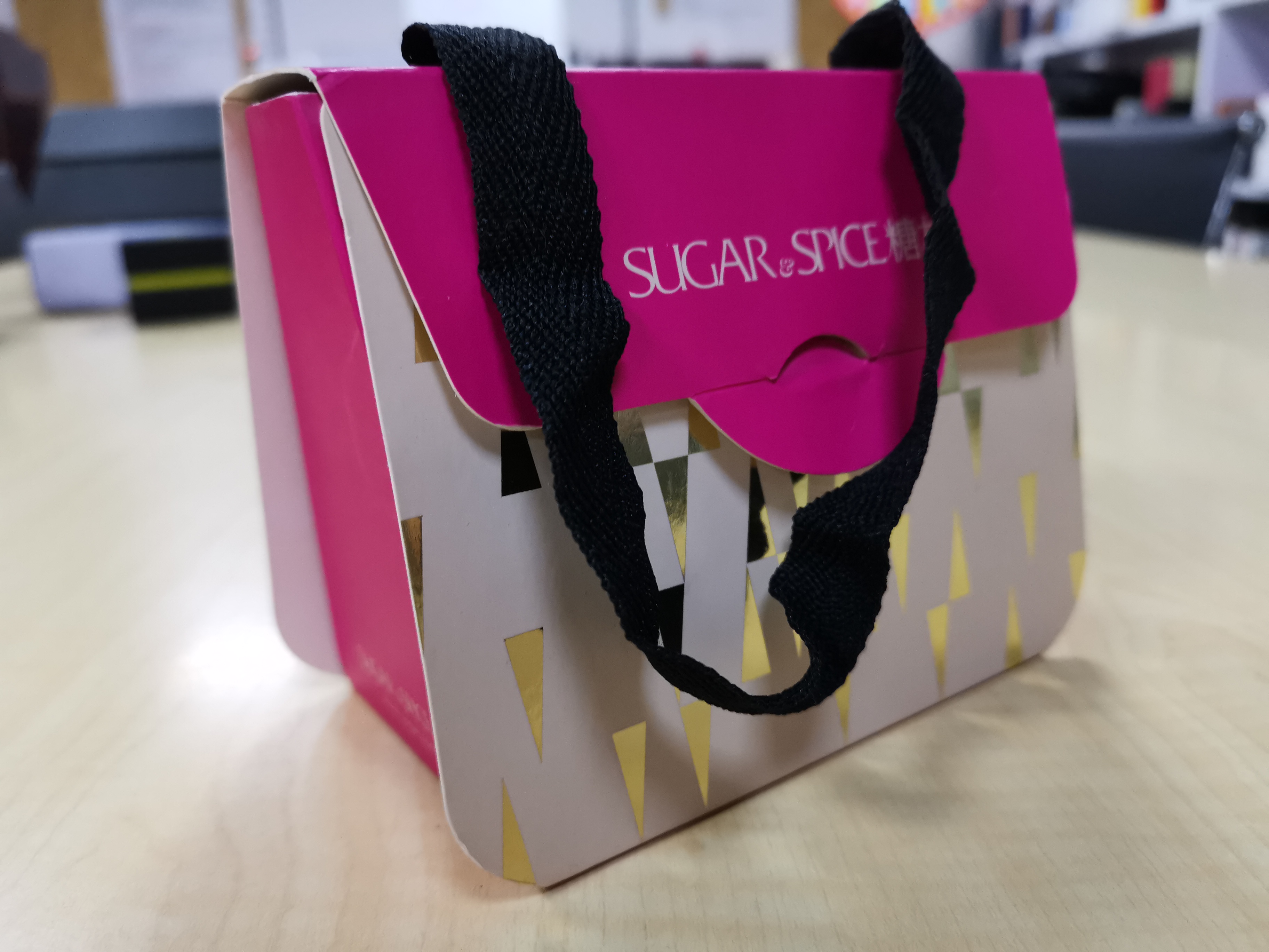 香水盒子訂制一個(gè)標(biāo)志性比廠家還會(huì)玩的老手商家 香水盒子訂制一個(gè)標(biāo)志性比廠家還會(huì)玩的老手商家