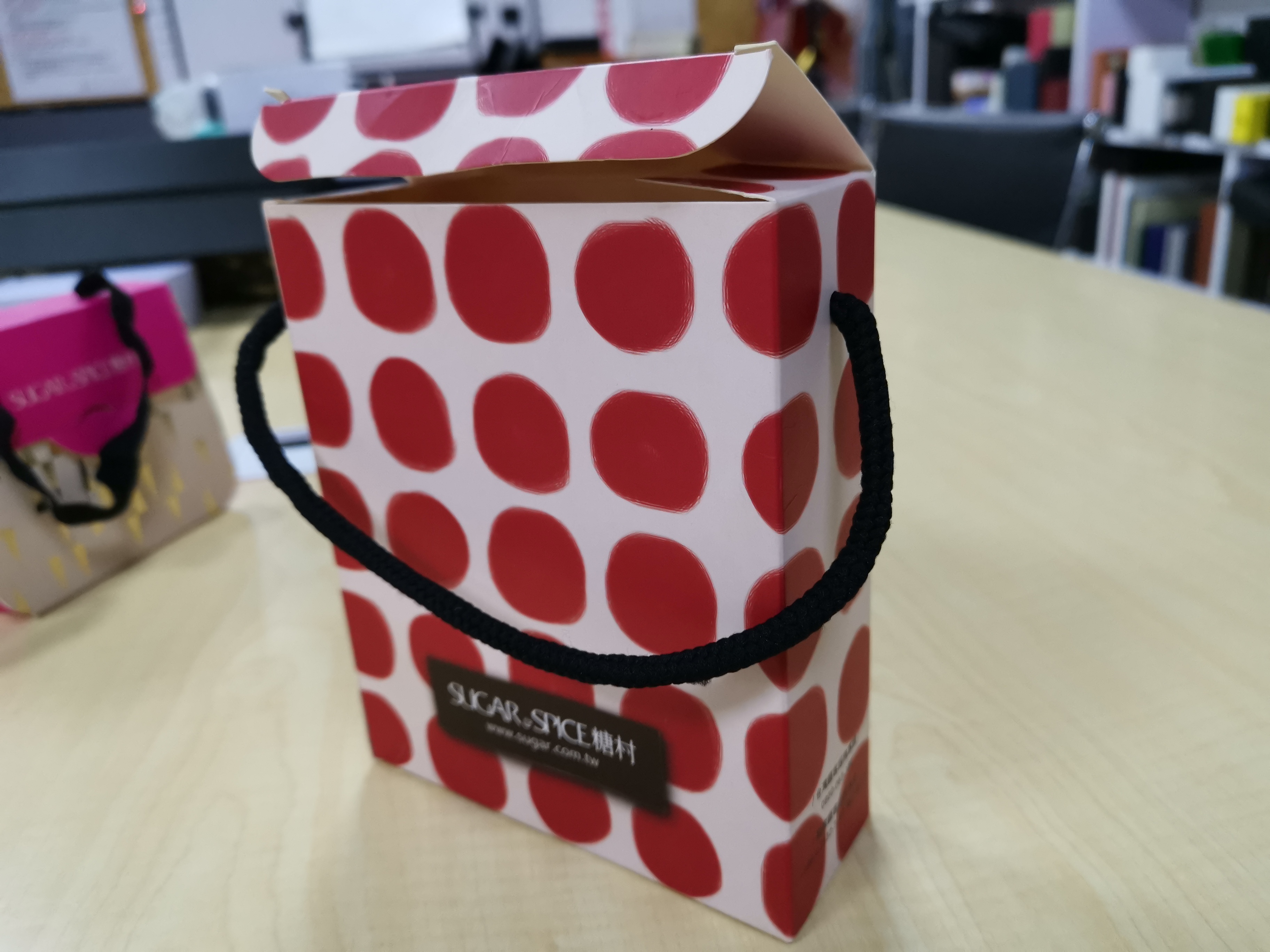 香水盒子訂制一個(gè)標(biāo)志性比廠家還會(huì)玩的老手商家 香水盒子訂制一個(gè)標(biāo)志性比廠家還會(huì)玩的老手商家