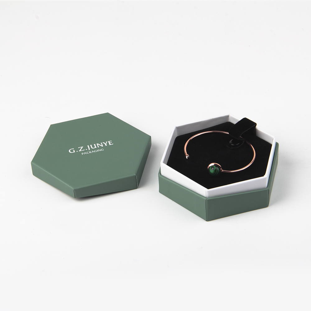 有實(shí)力的六角紙盒工廠具備什么特征 有實(shí)力的六角紙盒工廠具備什么特征